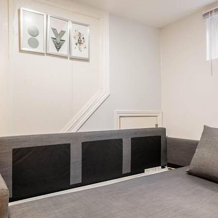 דירות המילטון Cozy Nest Basement Unit מראה חיצוני תמונה