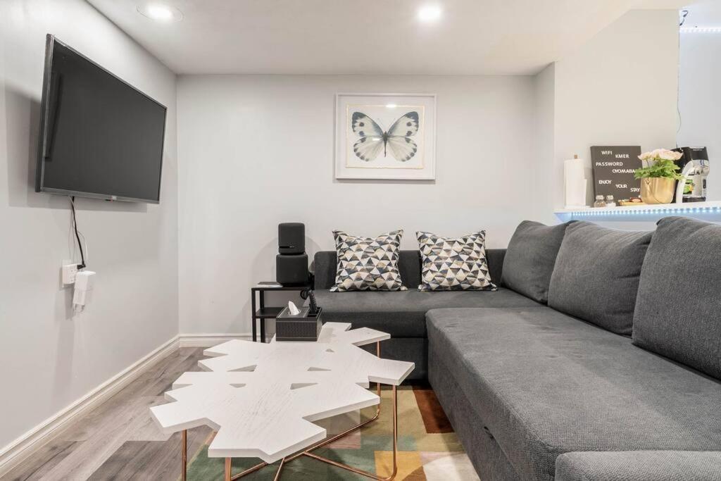 דירות המילטון Cozy Nest Basement Unit מראה חיצוני תמונה