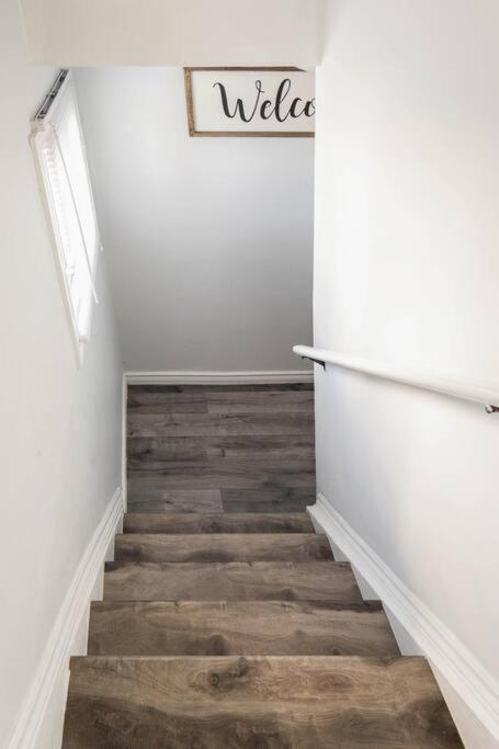דירות המילטון Cozy Nest Basement Unit מראה חיצוני תמונה