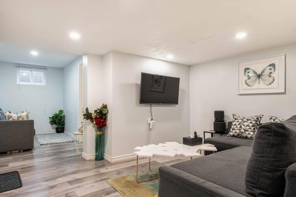 דירות המילטון Cozy Nest Basement Unit מראה חיצוני תמונה
