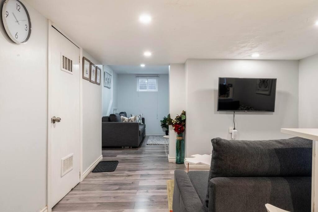 דירות המילטון Cozy Nest Basement Unit מראה חיצוני תמונה