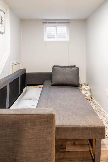 דירות המילטון Cozy Nest Basement Unit מראה חיצוני תמונה
