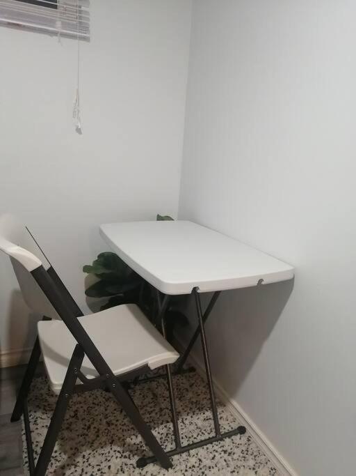 דירות המילטון Cozy Nest Basement Unit מראה חיצוני תמונה