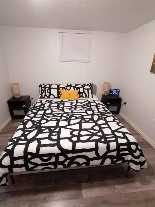 דירות המילטון Cozy Nest Basement Unit מראה חיצוני תמונה
